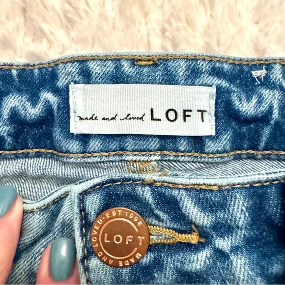 LOFT size 2 | 26 High Waisted Straight Leg Jeans | Distressed Knee - Picture 2 of 7